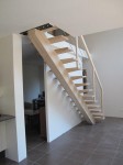09-10 Escalier droit sur limon central